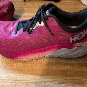 Hoka arahi 6